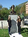 6. Joanna i Klaudia przy pomniku Andersa..jpg