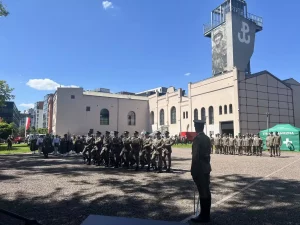 Read more about the article Udział pocztu sztandarowego szkoły w uroczystościach Święta Straży Granicznej oraz uhonorowanie dyrektor szkoły 
